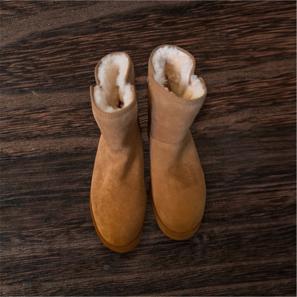 New without Box UGG Cory II Suede Shearling Boots Size 5